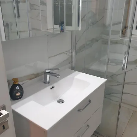 Apartment Lakeview With Self Check-in & Private Parking On Request